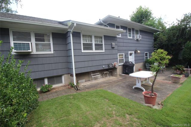 42 Foster Avenue, Malverne, NY 11565