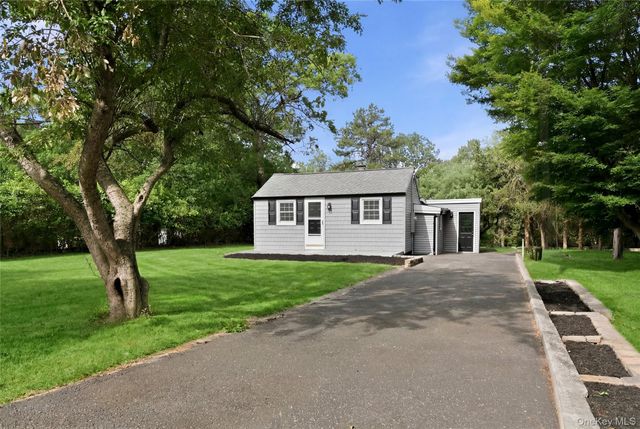 902 Old Medford Avenue, Medford, NY 11763