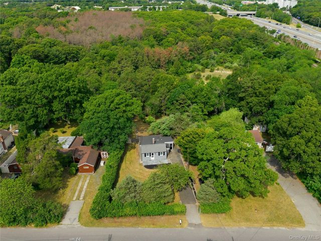 902 Old Medford Avenue, Medford, NY 11763
