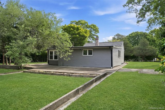 902 Old Medford Avenue, Medford, NY 11763
