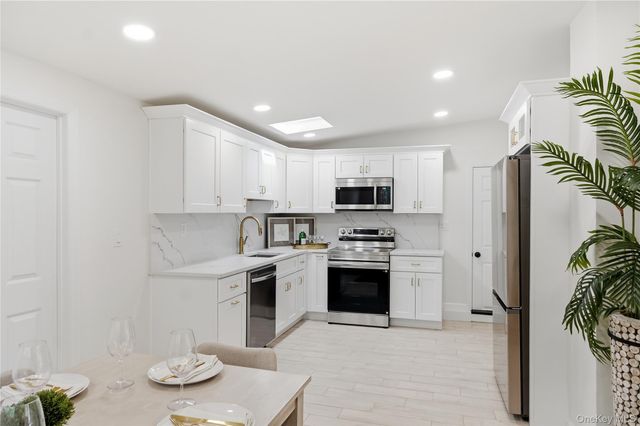 902 Old Medford Avenue, Medford, NY 11763