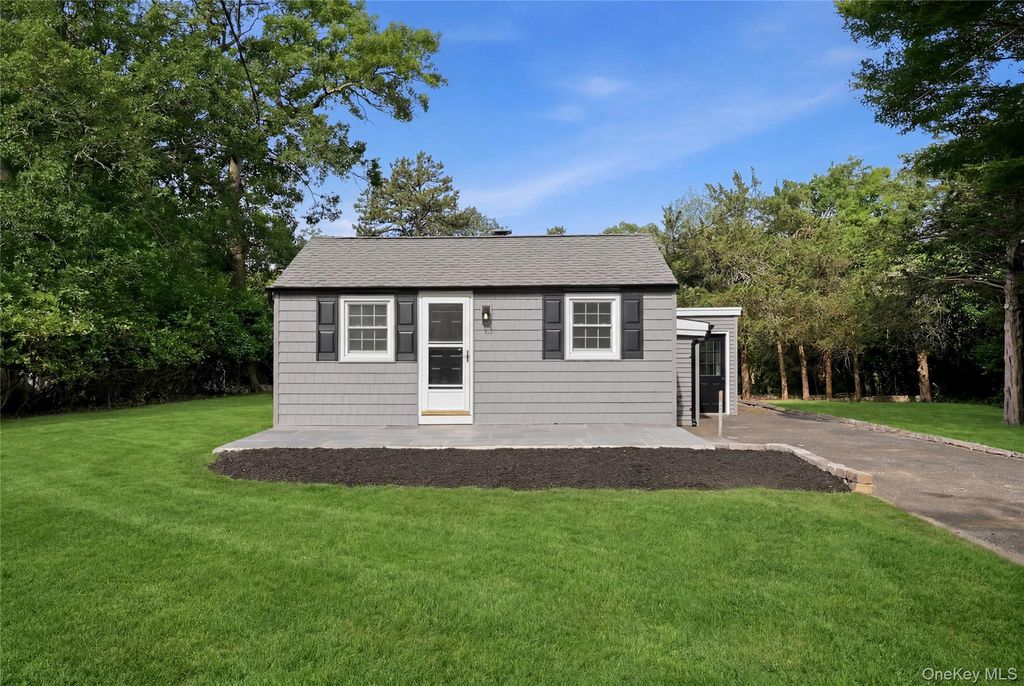 902 Old Medford Avenue, Medford, NY 11763