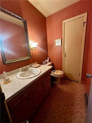 1410 E Washington St, New Castle, PA 16101