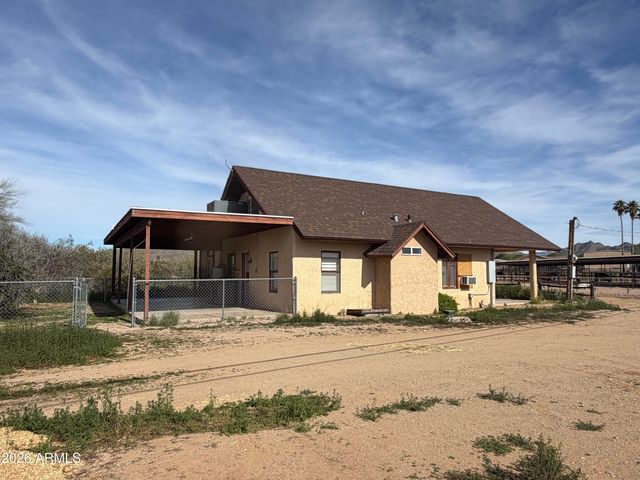 1328 E Maddock Road, Phoenix, AZ 85086