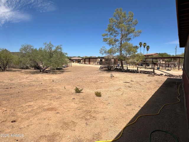 1328 E Maddock Road, Phoenix, AZ 85086