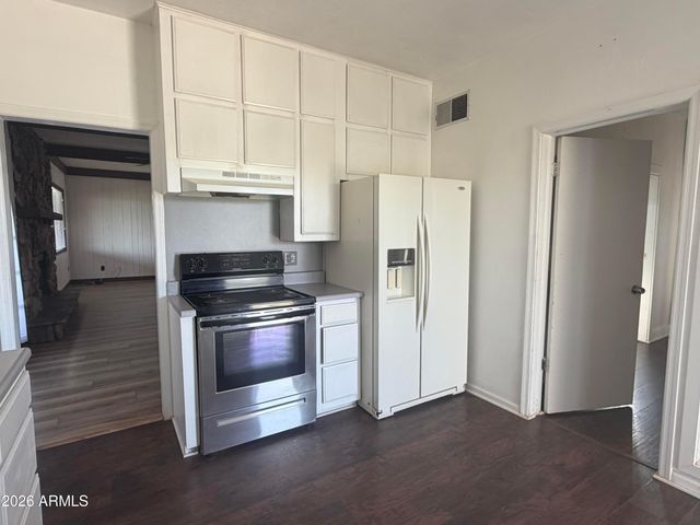 1328 E Maddock Road, Phoenix, AZ 85086