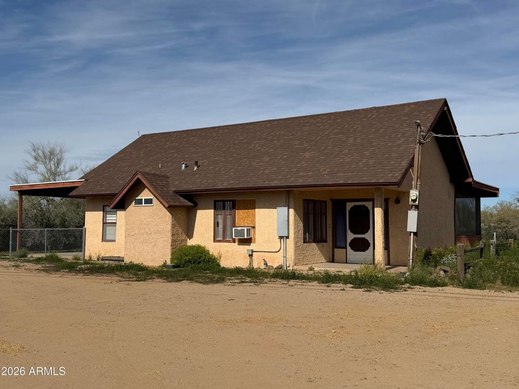 1328 E Maddock Road, Phoenix, AZ 85086