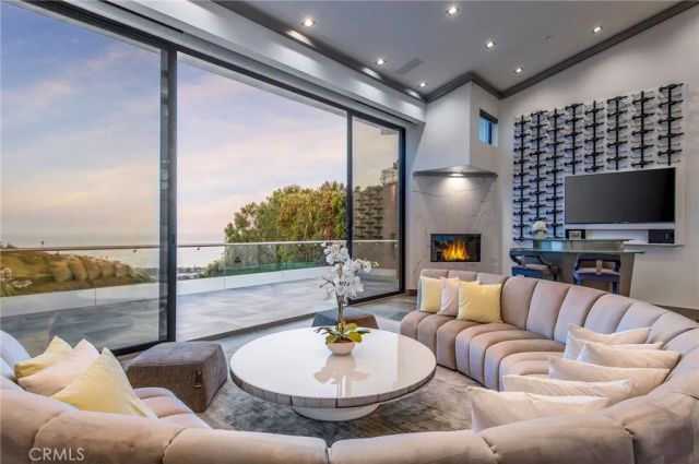 2135 Hillview Drive, Laguna Beach, CA 92651