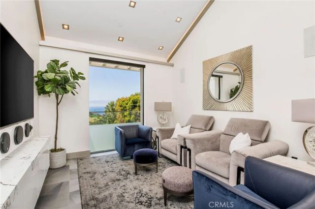 2135 Hillview Drive, Laguna Beach, CA 92651
