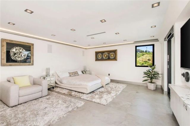 2135 Hillview Drive, Laguna Beach, CA 92651