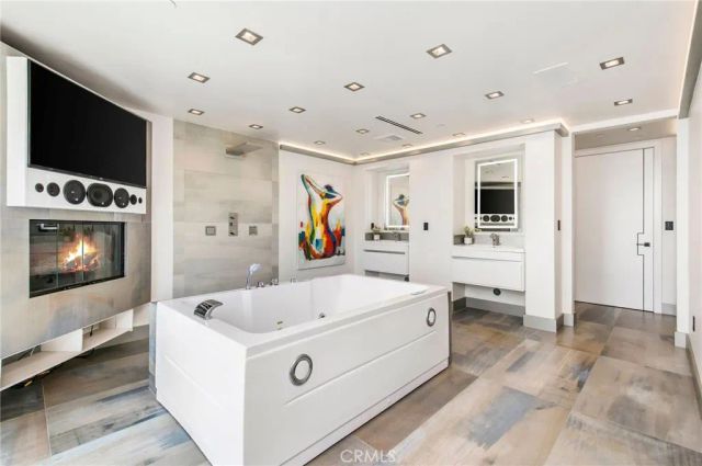 2135 Hillview Drive, Laguna Beach, CA 92651