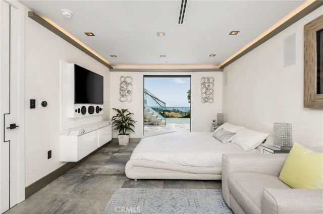 2135 Hillview Drive, Laguna Beach, CA 92651