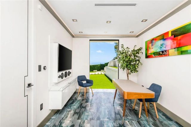 2135 Hillview Drive, Laguna Beach, CA 92651