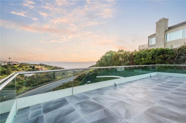 2135 Hillview Drive, Laguna Beach, CA 92651