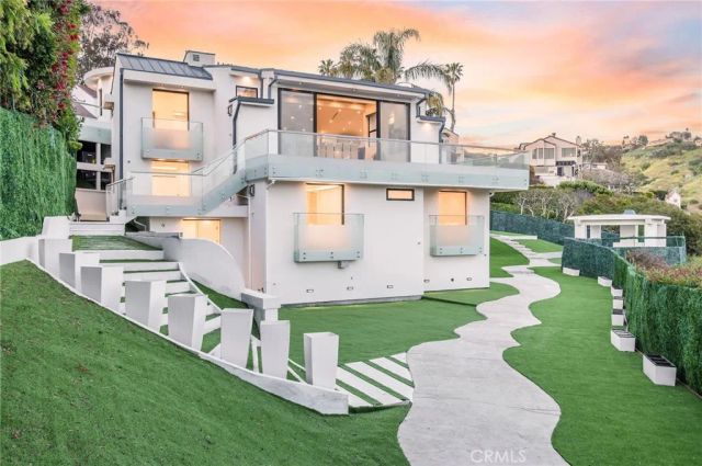 2135 Hillview Drive, Laguna Beach, CA 92651