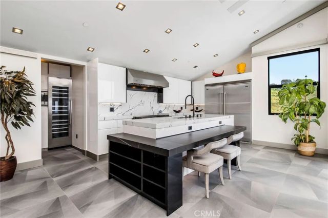 2135 Hillview Drive, Laguna Beach, CA 92651
