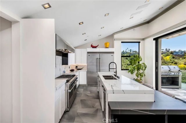 2135 Hillview Drive, Laguna Beach, CA 92651