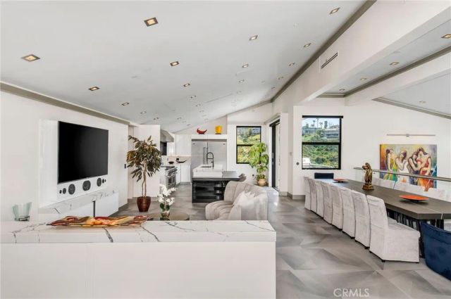2135 Hillview Drive, Laguna Beach, CA 92651