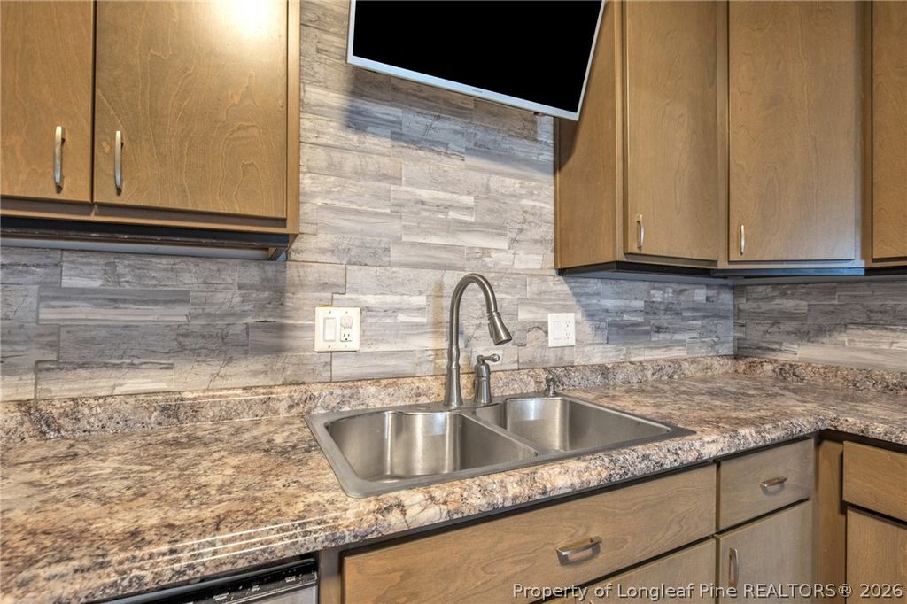 305 E 11th Street, Lumberton, NC 28358 — photo 12