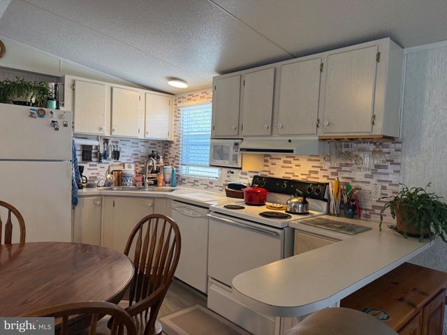 18017 HOWARD DR, Rehoboth Beach, DE 19971