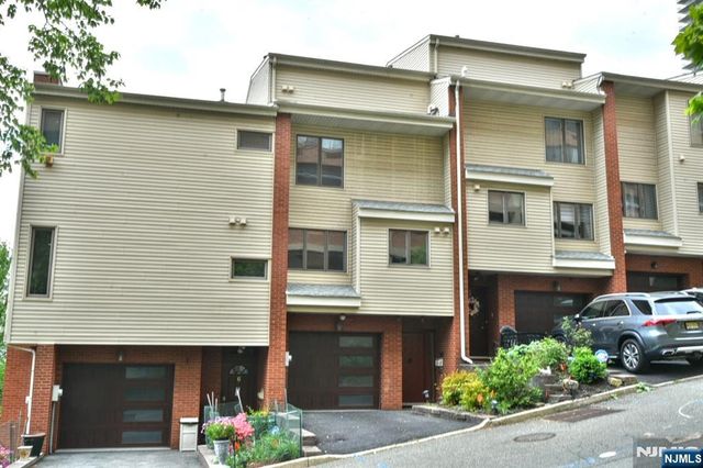 8 Massa Lane, Edgewater, NJ 07020
