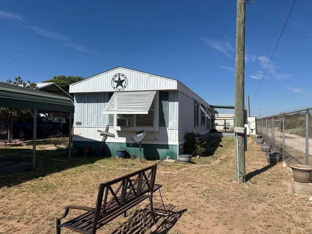 1000 W 1st, Crane, TX 79731