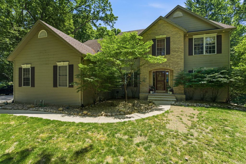 50905 Persimmon Drive, South Bend, IN 46628