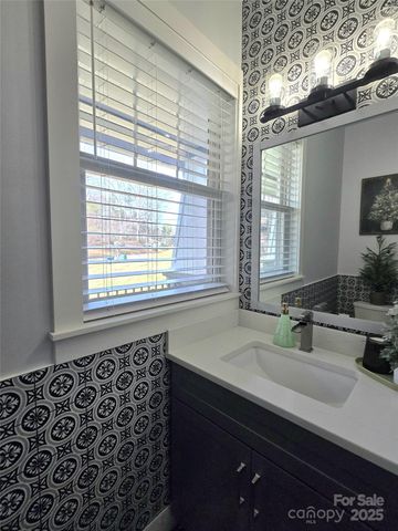 565 School Road, Asheville, NC 28803