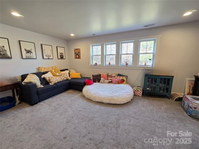 565 School Road, Asheville, NC 28803