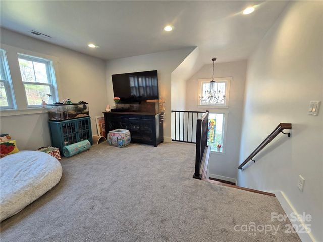 565 School Road, Asheville, NC 28803