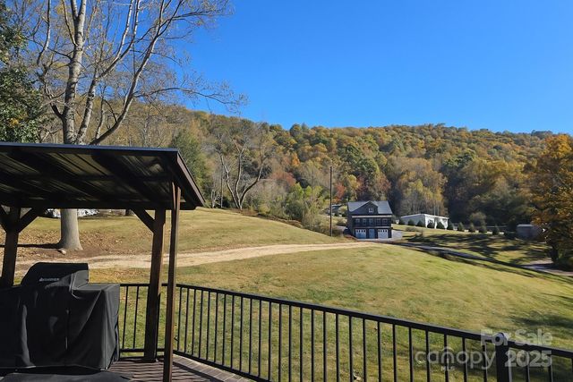 565 School Road, Asheville, NC 28803