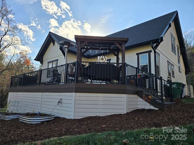 565 School Road, Asheville, NC 28803