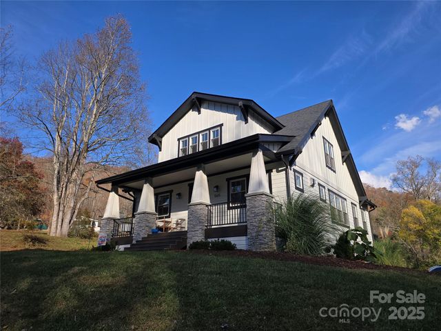 565 School Road, Asheville, NC 28803