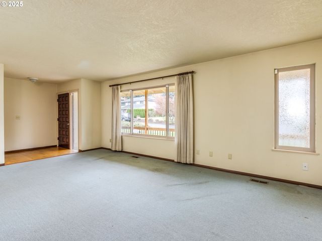 6015 Se ALDER HILL Loop, Milwaukie, OR 97267