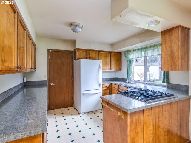 6015 Se ALDER HILL Loop, Milwaukie, OR 97267