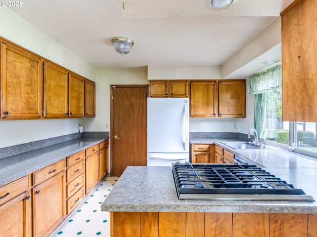 6015 Se ALDER HILL Loop, Milwaukie, OR 97267