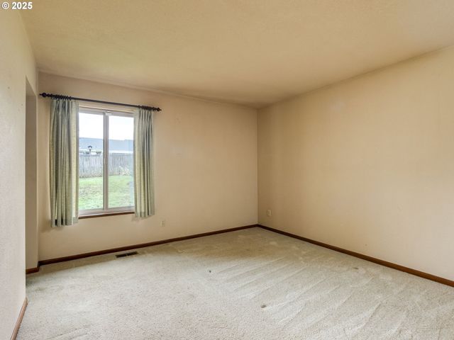 6015 Se ALDER HILL Loop, Milwaukie, OR 97267