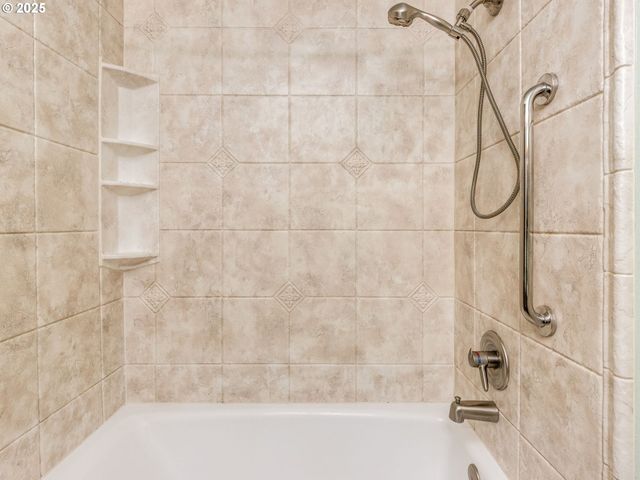 6015 Se ALDER HILL Loop, Milwaukie, OR 97267