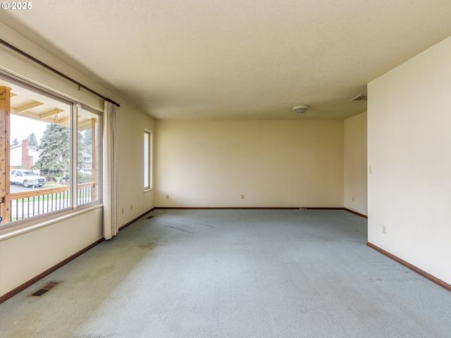 6015 Se ALDER HILL Loop, Milwaukie, OR 97267