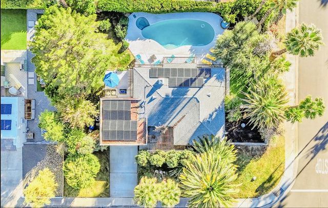 1385 E Via Escuela, Palm Springs, CA 92262