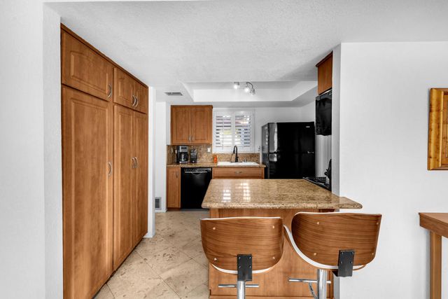 1385 E Via Escuela, Palm Springs, CA 92262