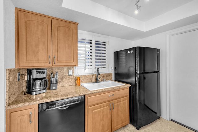 1385 E Via Escuela, Palm Springs, CA 92262