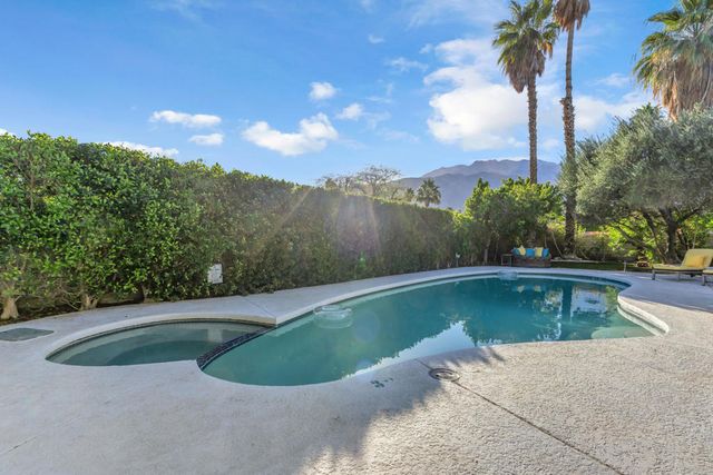 1385 E Via Escuela, Palm Springs, CA 92262