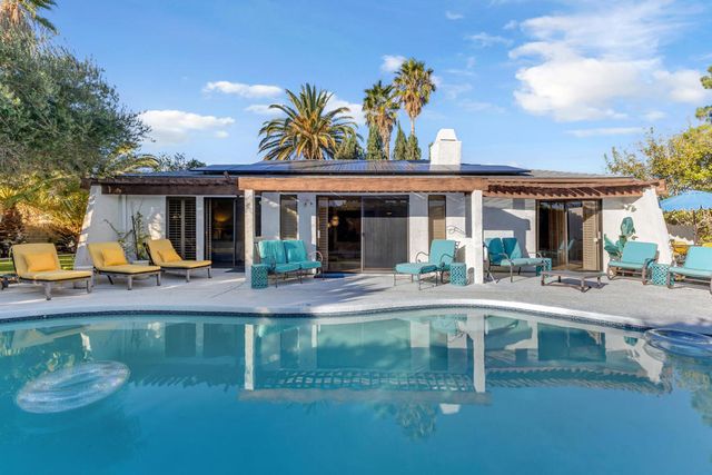 1385 E Via Escuela, Palm Springs, CA 92262