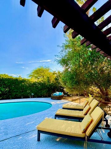 1385 E Via Escuela, Palm Springs, CA 92262