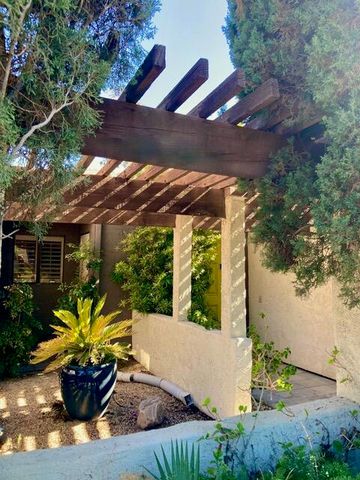 1385 E Via Escuela, Palm Springs, CA 92262