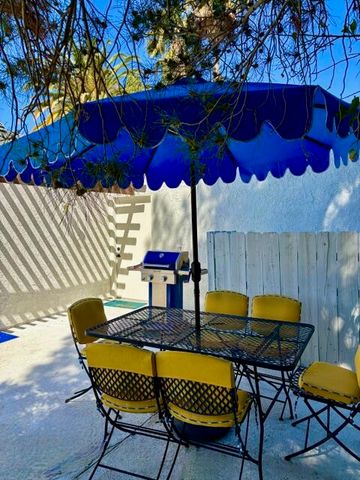 1385 E Via Escuela, Palm Springs, CA 92262