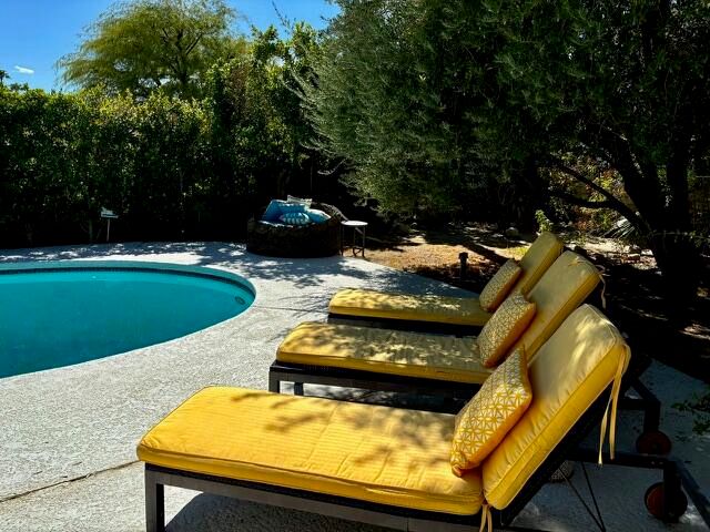 1385 E Via Escuela, Palm Springs, CA 92262