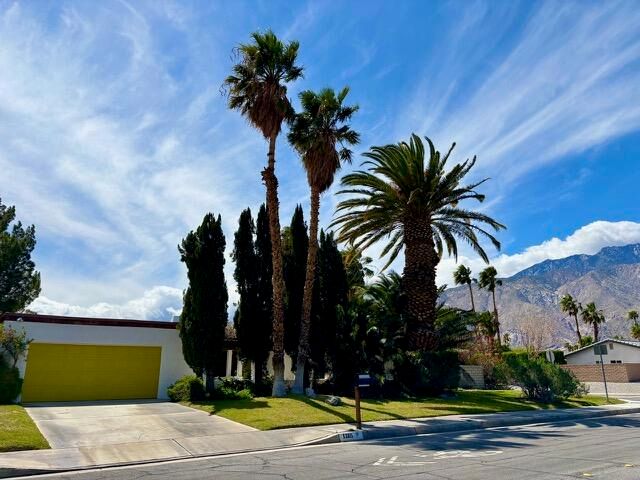 1385 E Via Escuela, Palm Springs, CA 92262