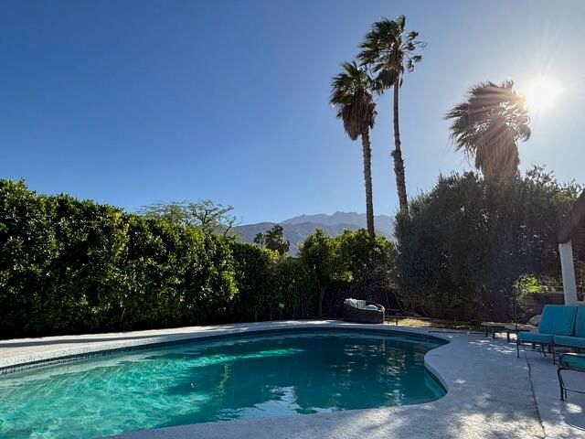 1385 E Via Escuela, Palm Springs, CA 92262